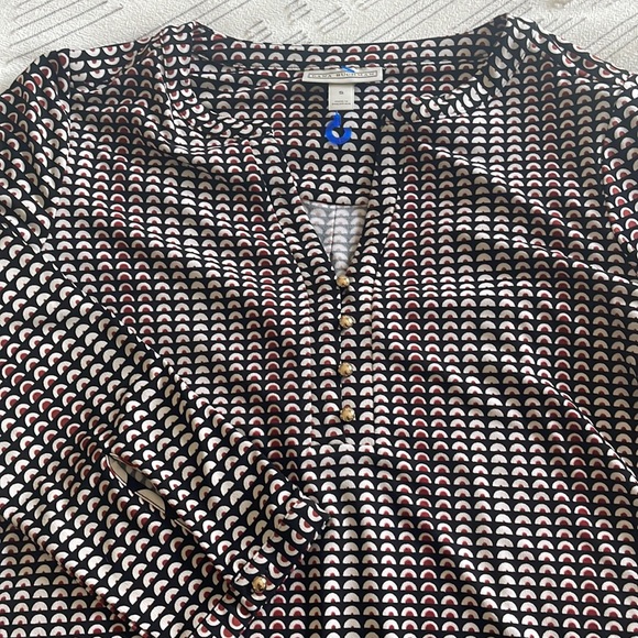 Three quarter length sleeved dressy top with gold buttons - Picture 3 of 4